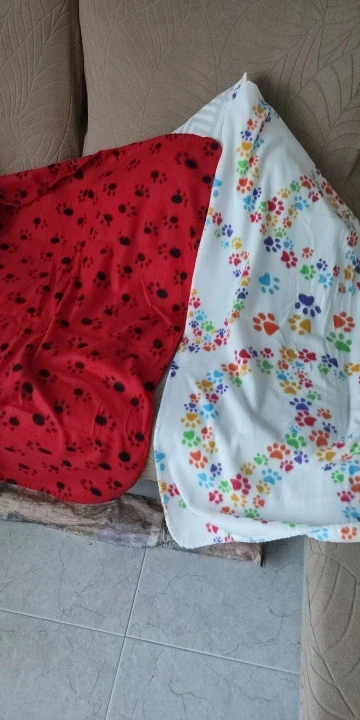 Paw Prints Cozy Blanket: Soft and Warm Mat for Small to Large Dogs and Cats, Perfect for Pugs photo review