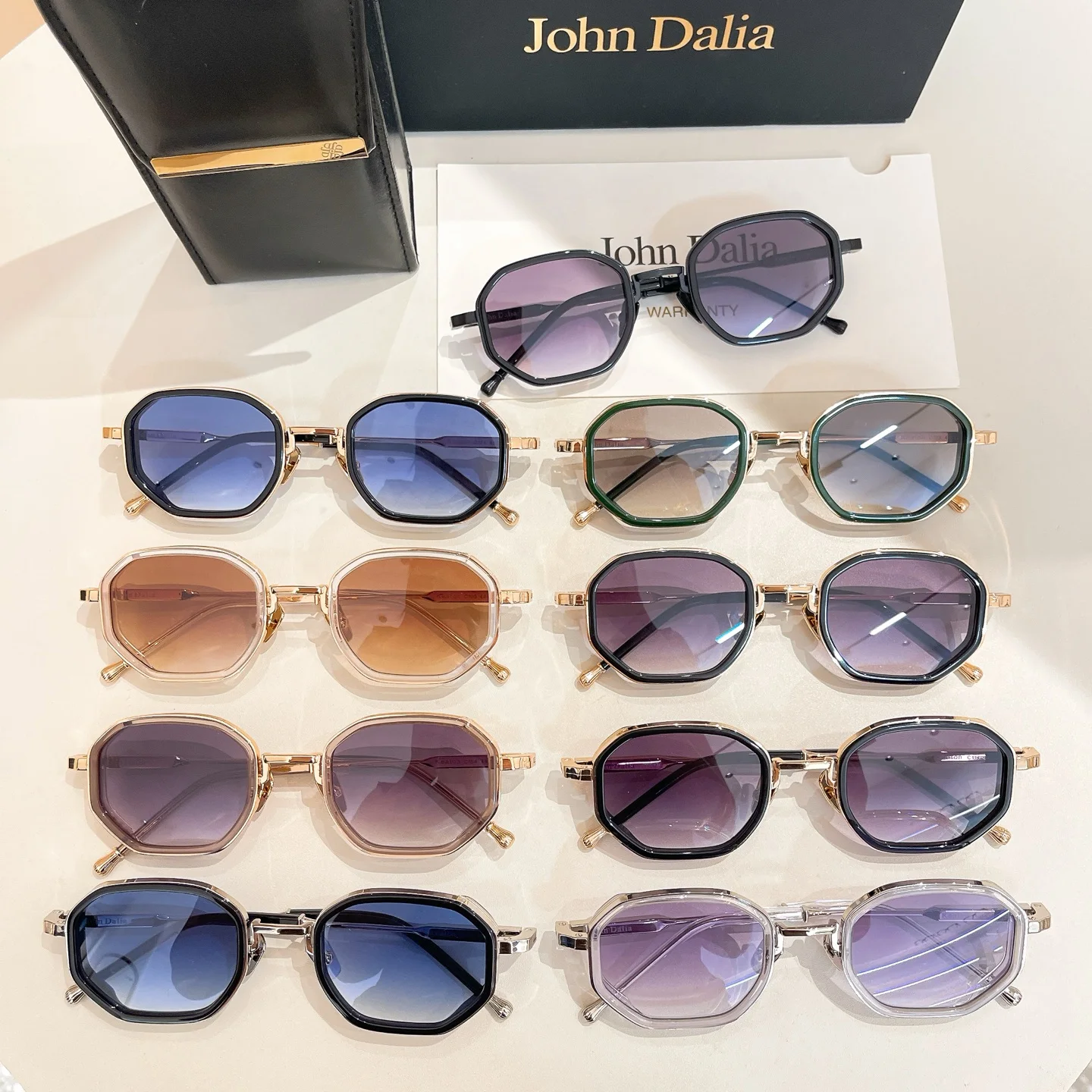 Lunettes de soleil JOHN DALIA JD Keaton carrées unisexes, anti-éblouissement, design dégradé tendance et luxueux, avec boîte de luxe 1 Lunettes de soleil JOHN DALIA JD Keaton carrées unisexes, anti-éblouissement, design dégradé tendance et luxueux, avec boîte de luxe 1
