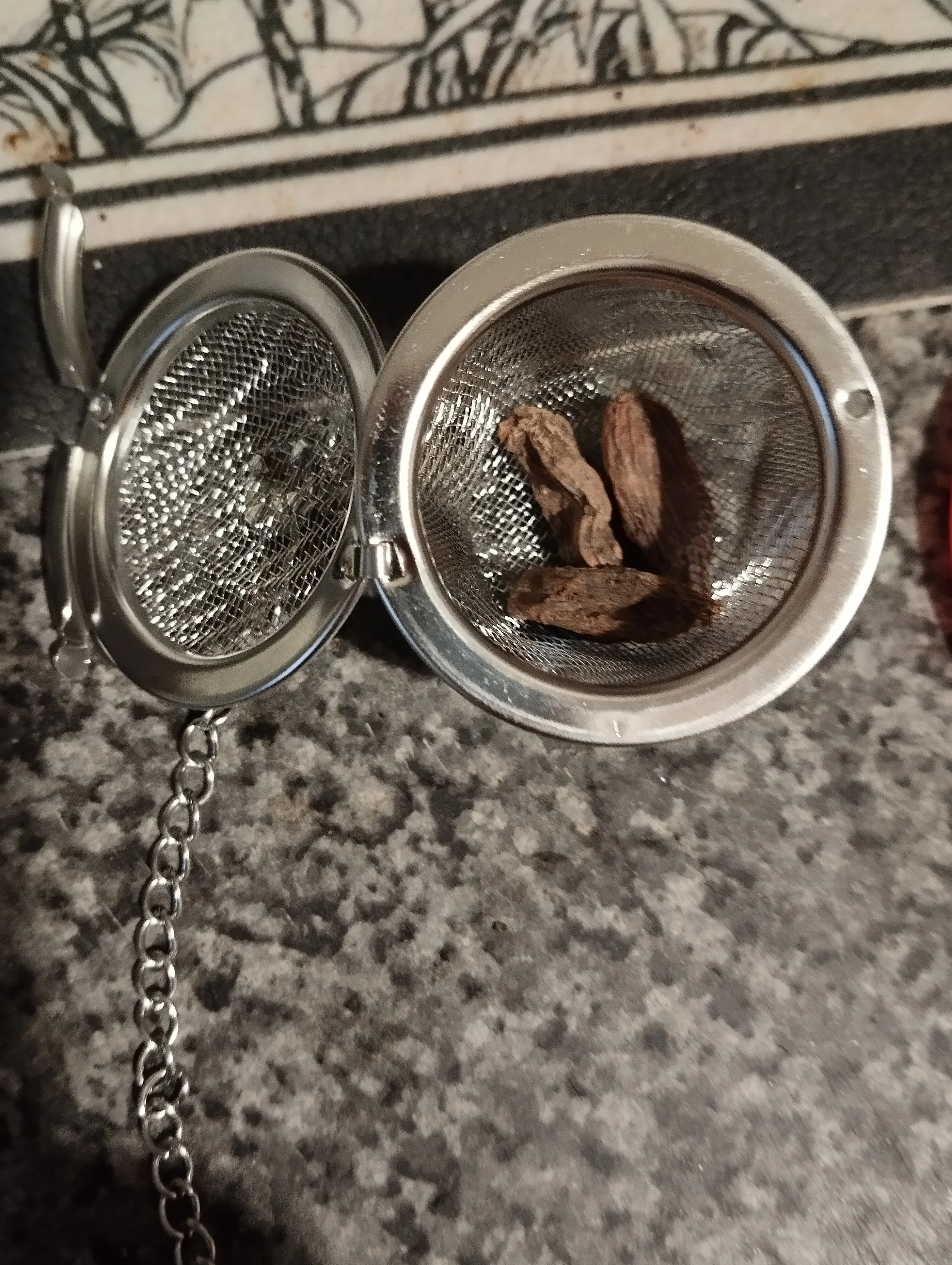 Tea Spice Strainer Seasoning Ball Mesh Herbal Ball Stainless Steel Teakettle Locking photo review