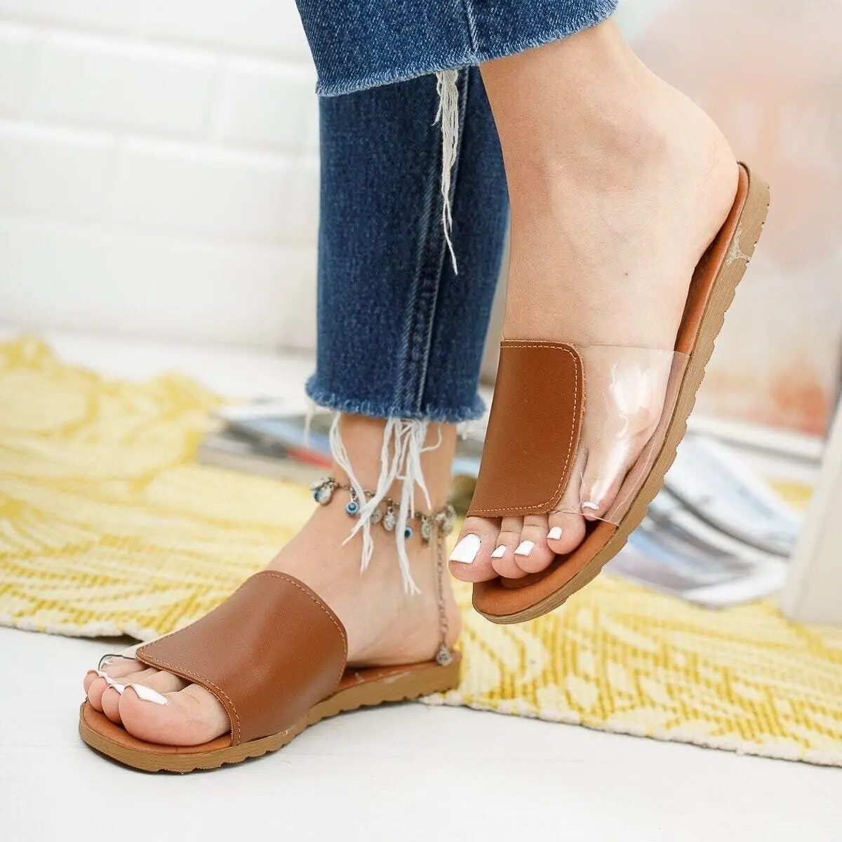 Transparent Slippers Summer Ladies Flat Side Transparent Flip Flops Shoes Female Fashion Clip Toe Outdoor Thong Beach