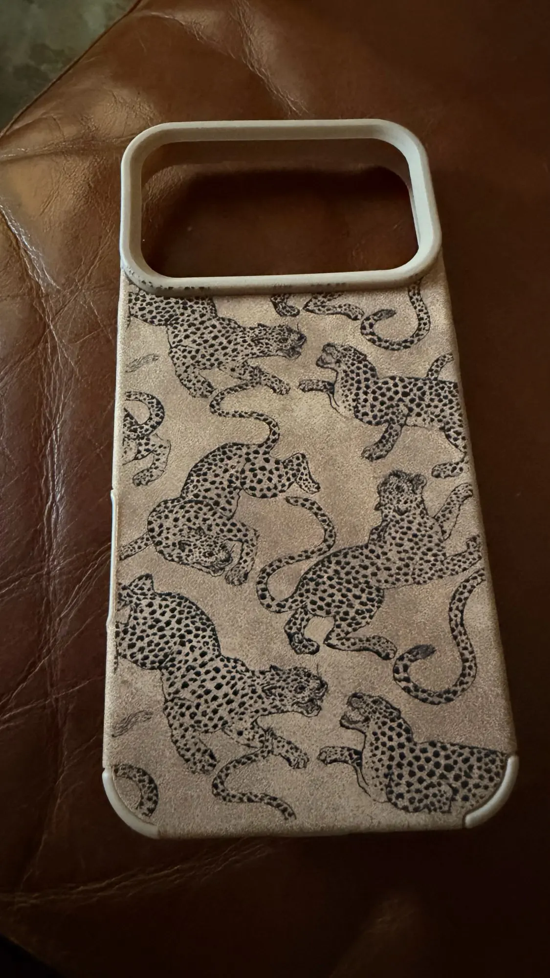 Capa iPhone Leopardo em Couro Bonded Antichoques - Horiginex