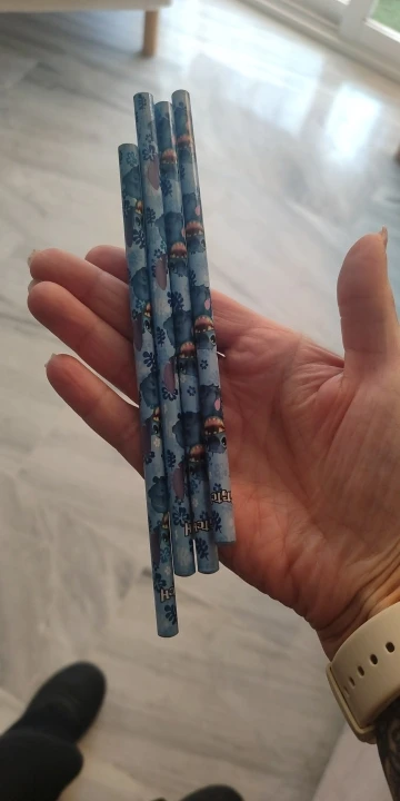 Disney-Juego de lápices de madera para estudiantes, bolígrafo de boceto para escritura, serie Lilo & Stitch, papelería para estudiantes, regalo de Navidad, 12 unidades photo review