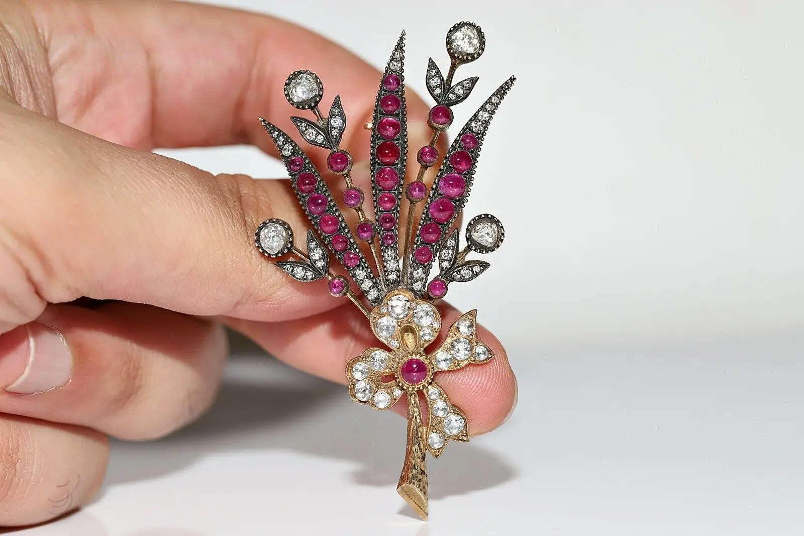 Рисунок 6 - Винтажная оригинальная брошь из