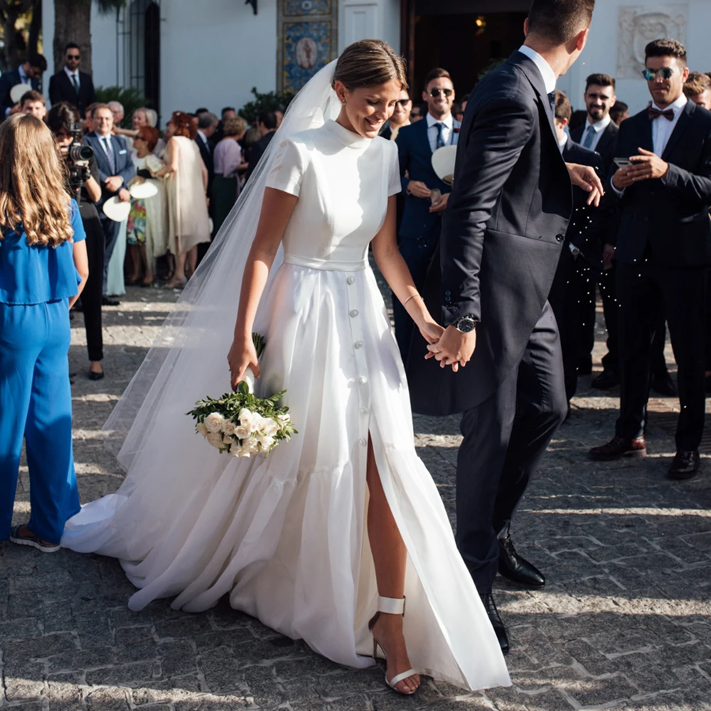 

Атласное свадебное платье с высокой горловиной и открытой спиной, бабочка в мусульманском стиле на заказ с высоким разрезом и коротким рукавом, скромное свадебное платье Виктория