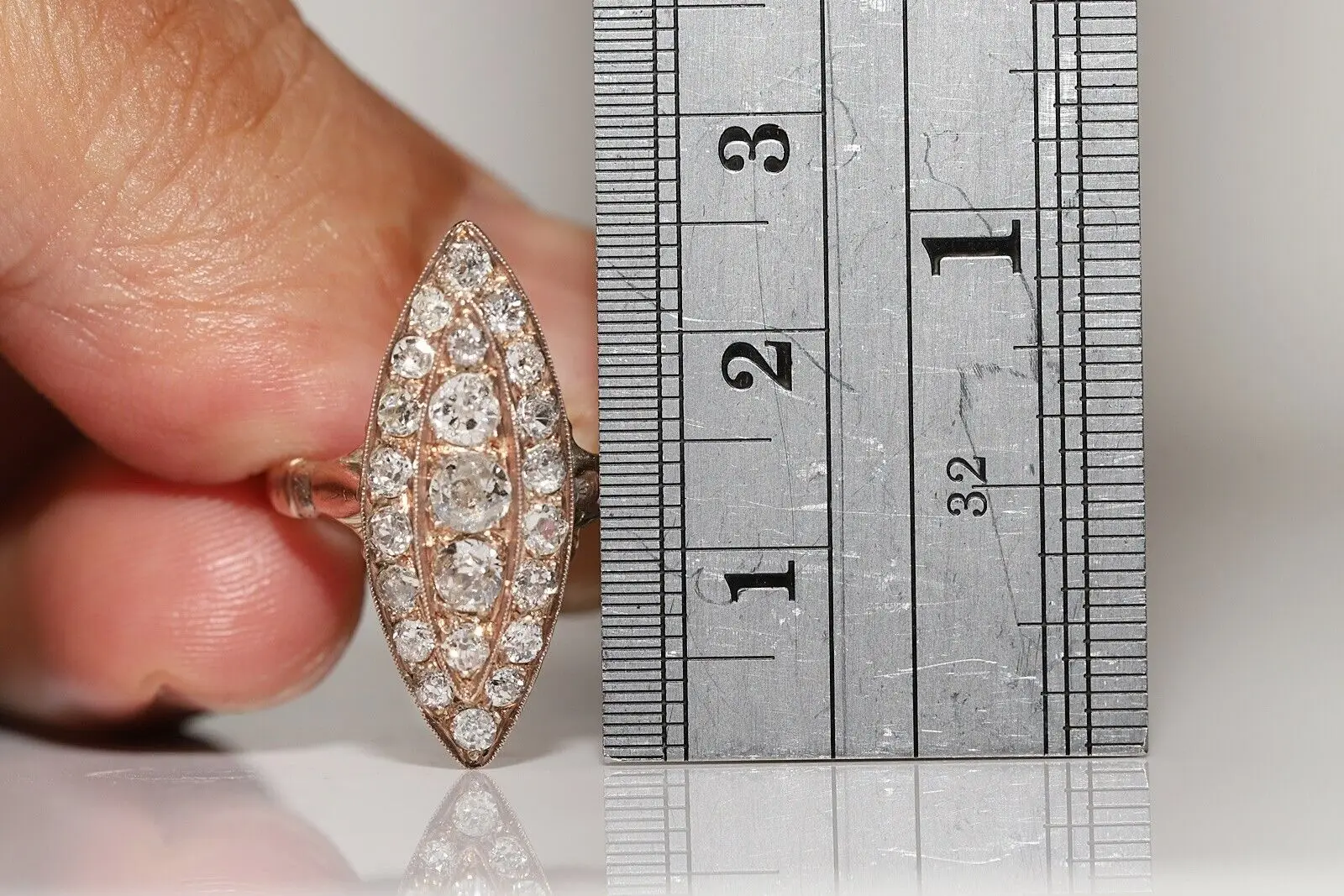 Рисунок 2 - Античное викторианское украшение