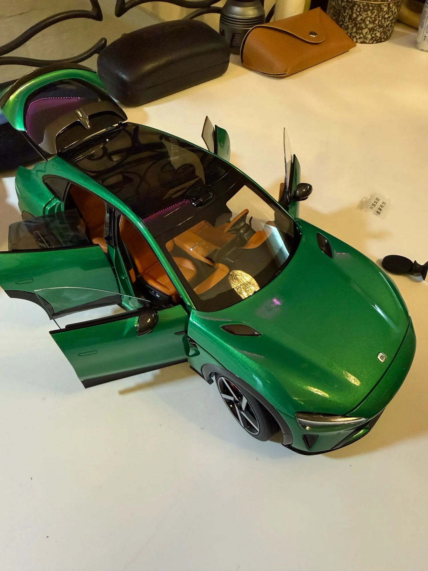 New In Stock Original Factory 1:18 Xiaomi Yu7 Alloy Miniature