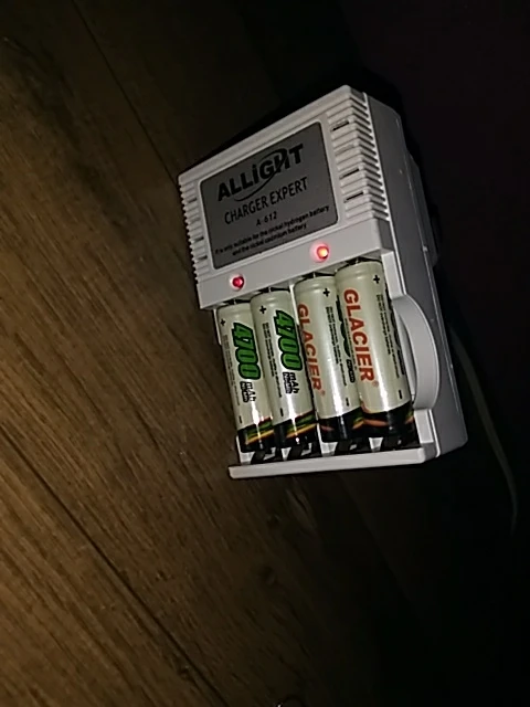 Kit Carregador De Pilhas E Pilhas Recarregáveis AA AAA - Neverdie Store photo review