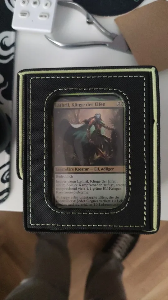 Caja de baraja de cartas MTG con ventana de exhibición, caja de almacenamiento de tarjetas comerciales, puede contener 120 + tarjetas de una sola funda, caja magnética de cuero PU photo review