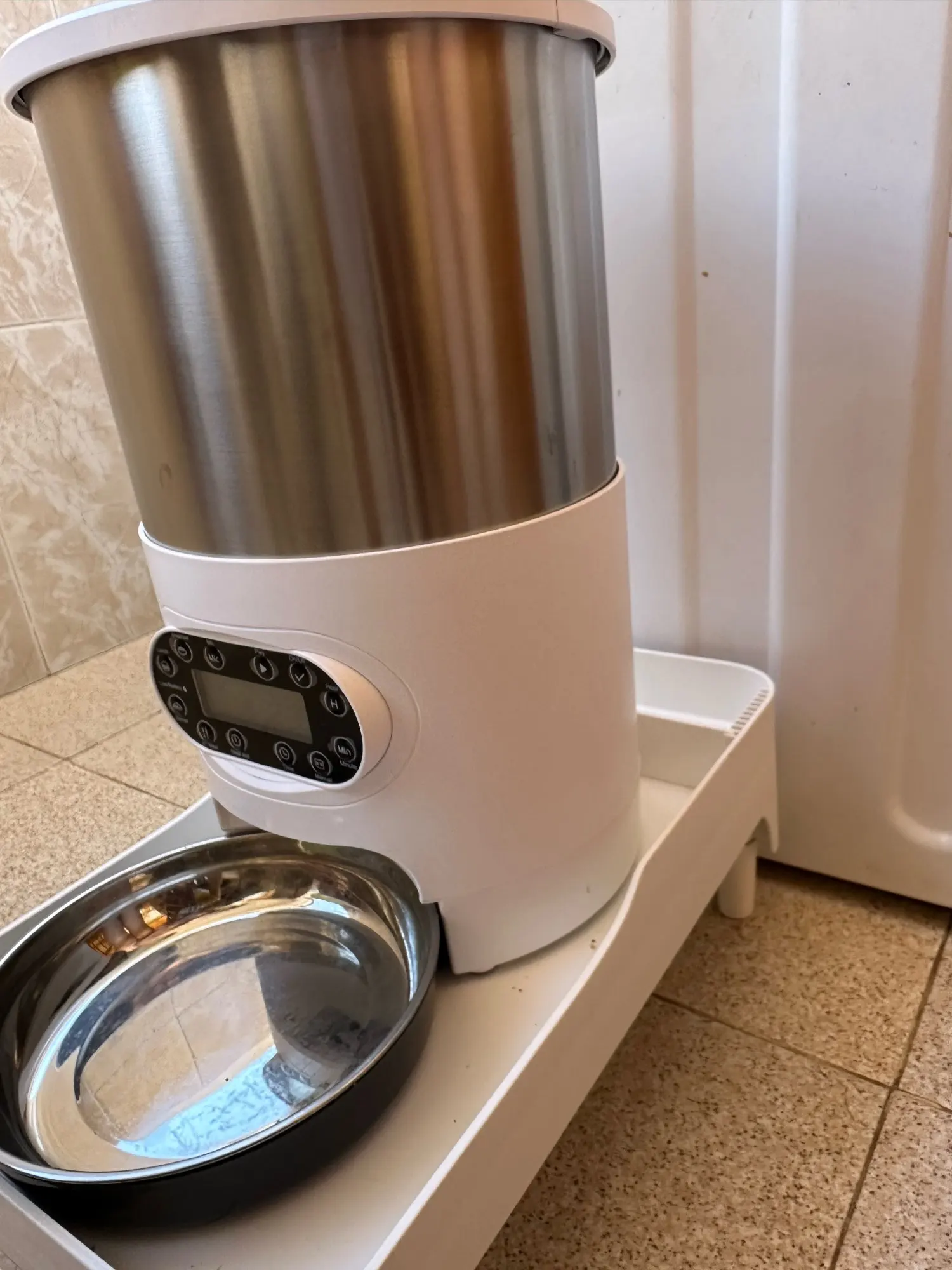 New Automatic Smart Pet Feeder and Slow Dispenser with Fixed Time and Amount Settings - Ideal for Cat and Dog Travel Supplies photo review