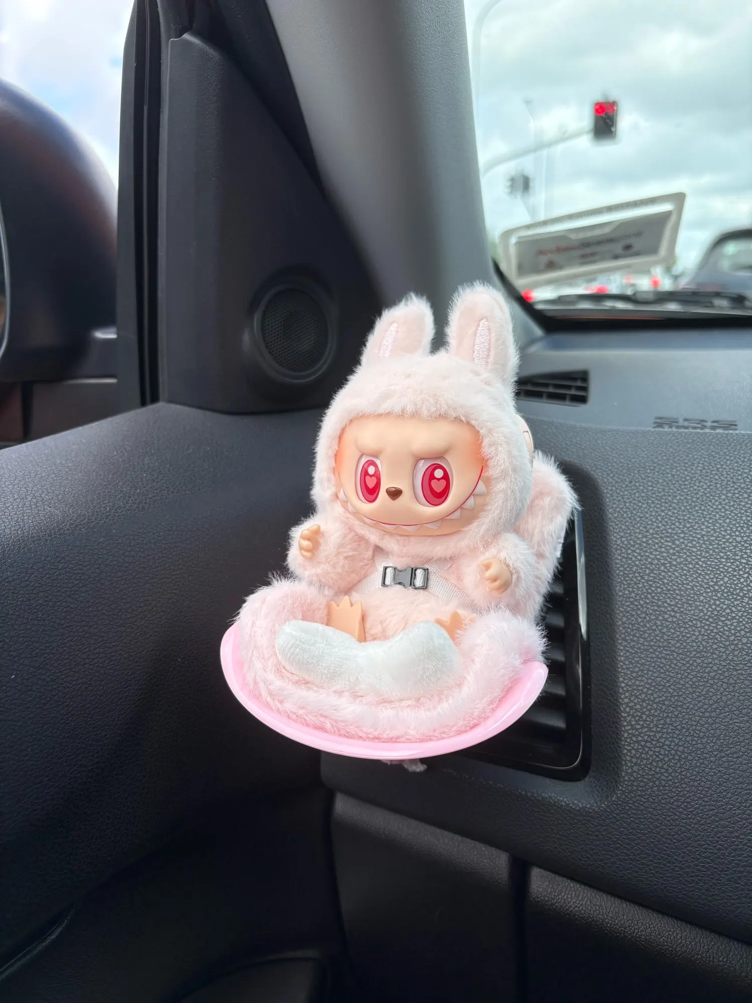 Labubu Doll Accessories: 15/17CM Car Safety Seat Air Vent Aromatherapy Decor photo review