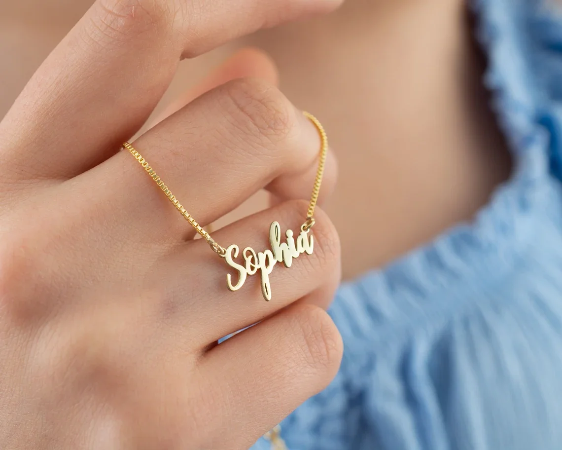 Золотое ожерелье с именем для женщин