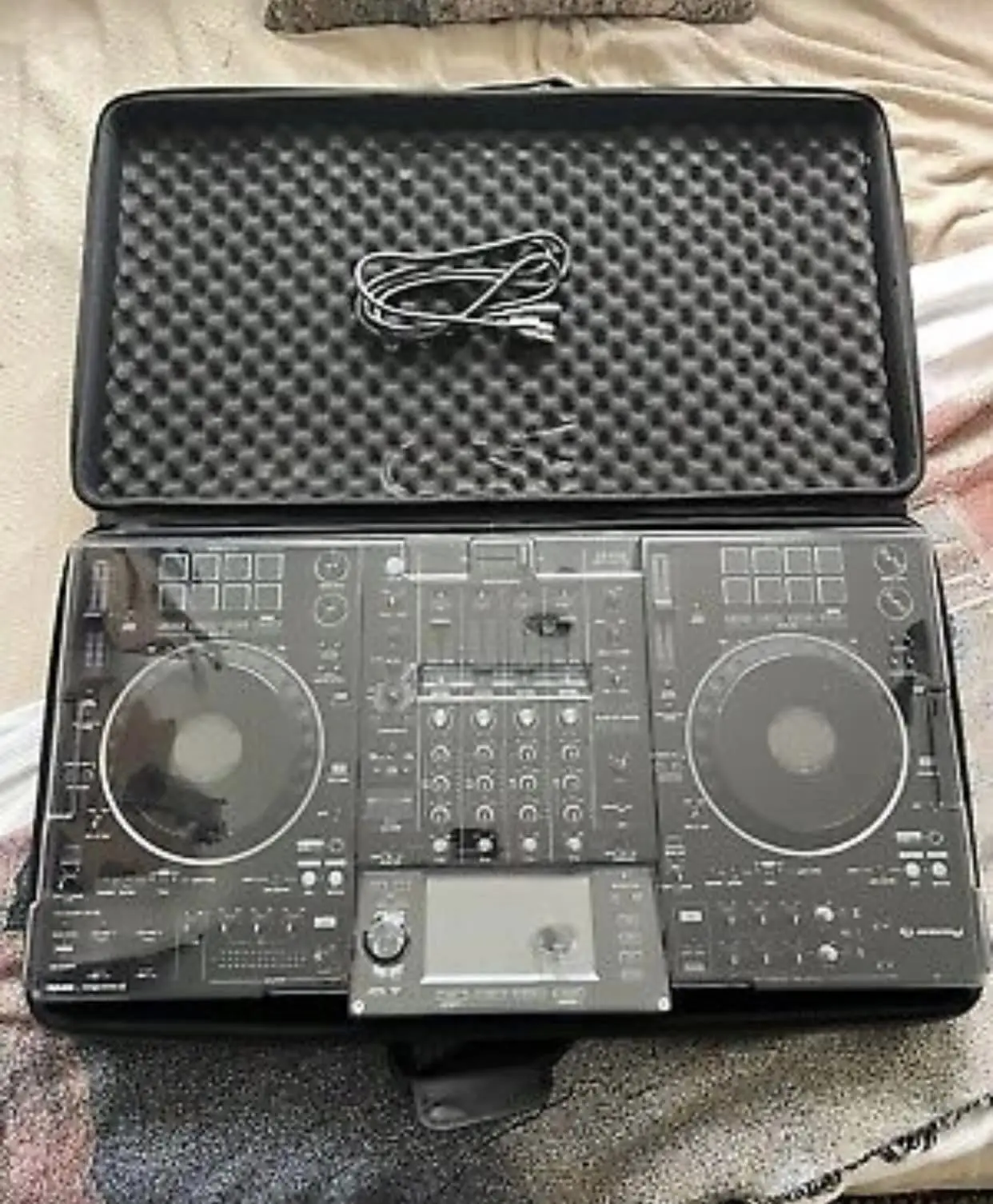 DJ XDJ-XZ 4-channel Digital DJ System with Rekordbox