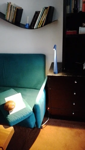 Designer's Elegance: Vertical Pole Desk Lamp with USB Charging, Infusing Luxury and Atmosphere to Your Bedroom or Workspace photo review