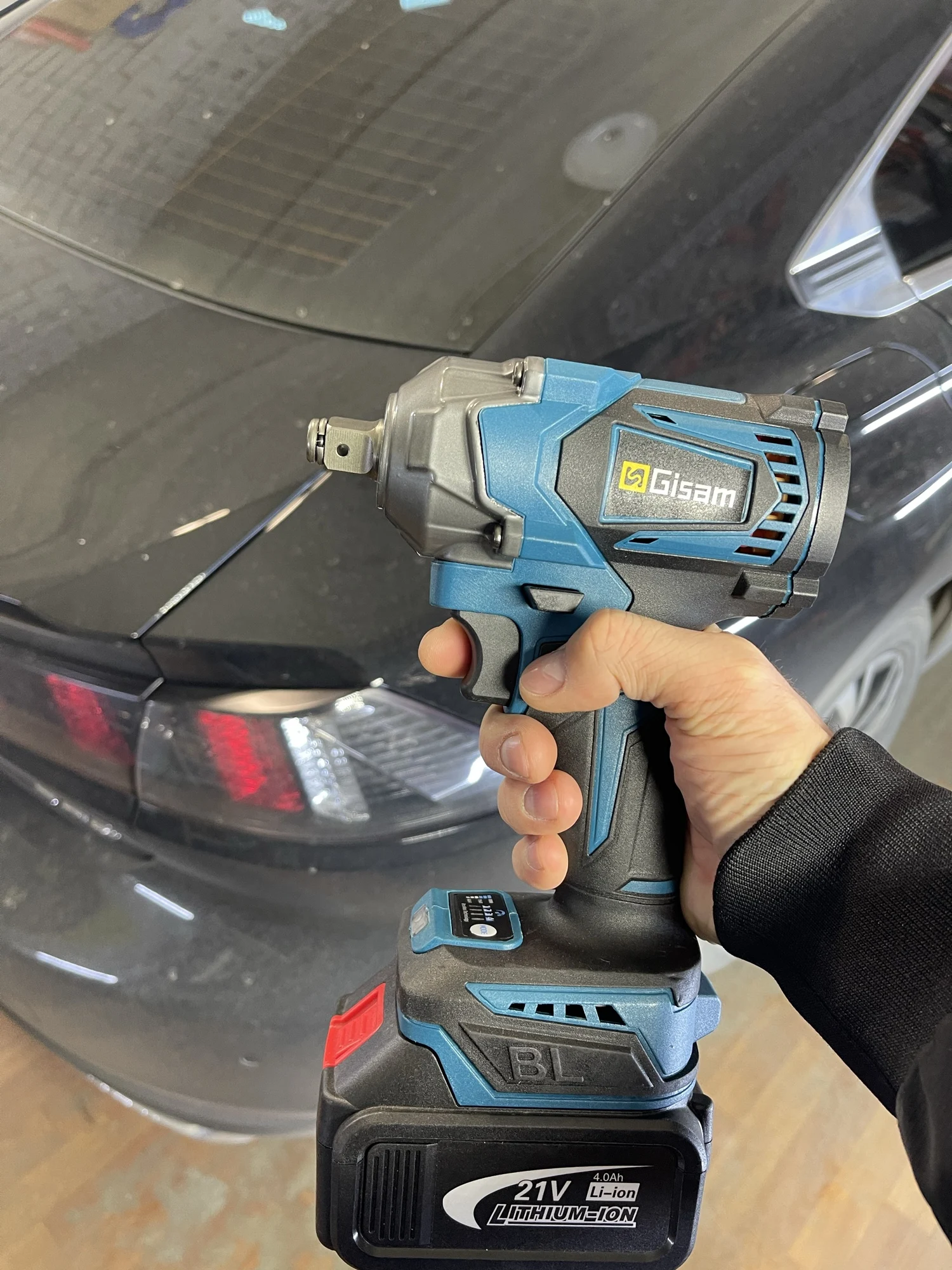 Gisam 1200N.M Brushless Electric Impact Wrench 1/2" - Cordless for Makita 18V Battery photo review