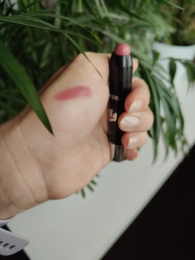 Matte Lipstick Pencil with Waterproof and Non-Stick Technology photo review