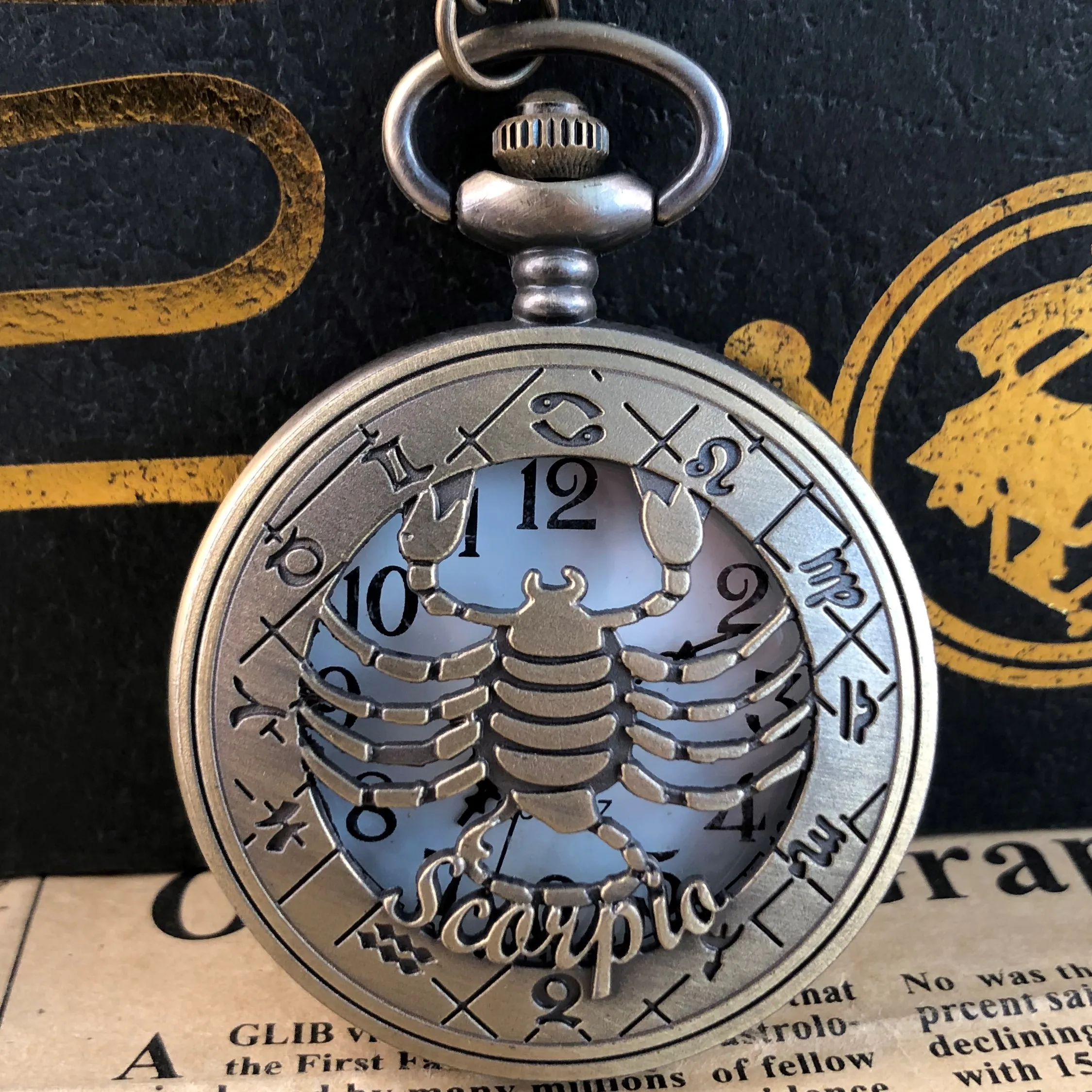 

Personality Creative Spider Carving Hollow Quartz Pocket Watch Vintage Steampunk Necklace Pendant Chain Clock Mens Women