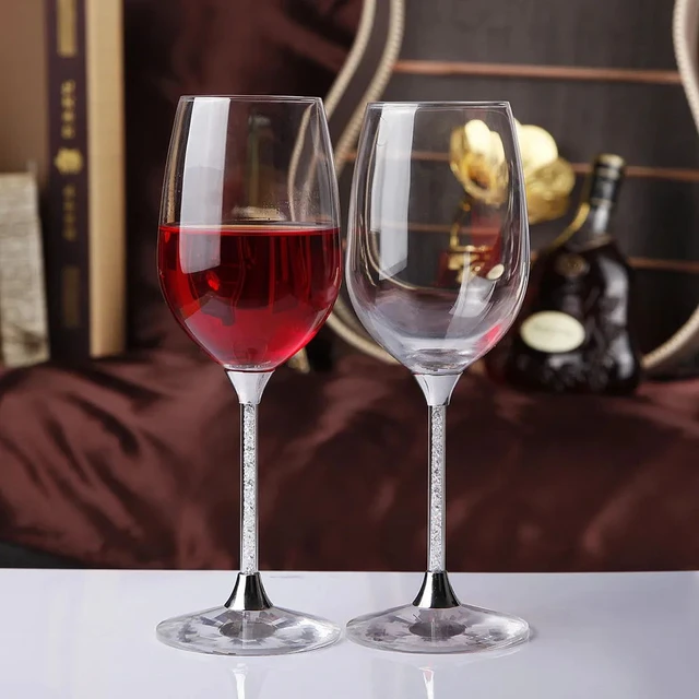 Diamond Point wine glasses in crystal glass, set of two.