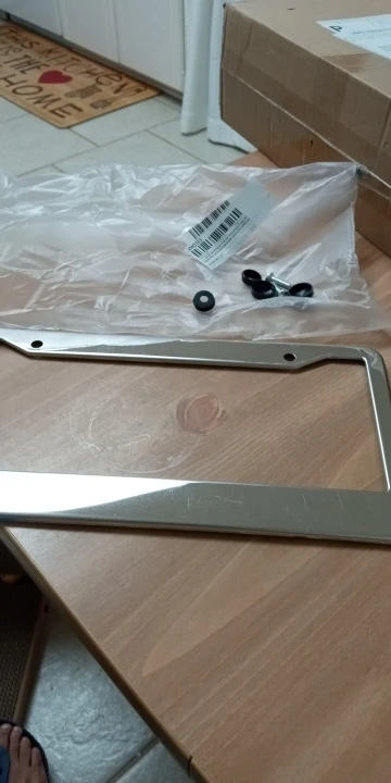 TeslaHubs™ SecureMount Front License Plate Frame customer photo