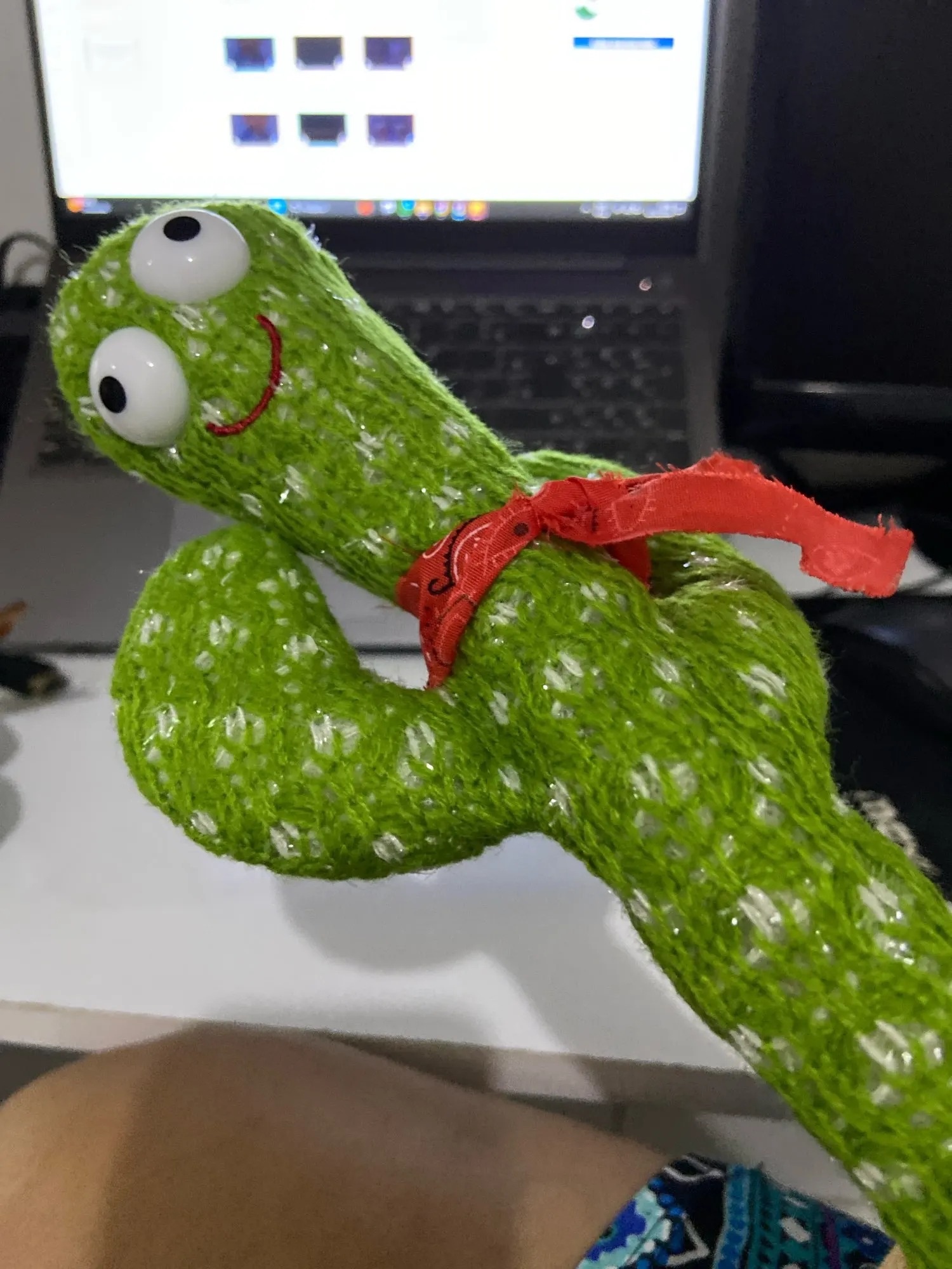 Kit 1/2 Cacto Dançante e Falante Interativo Recarregavel Reproduz Voz, Música, Dança, Luzes, Pelúcia Boneco Brinquedo+cabo photo review