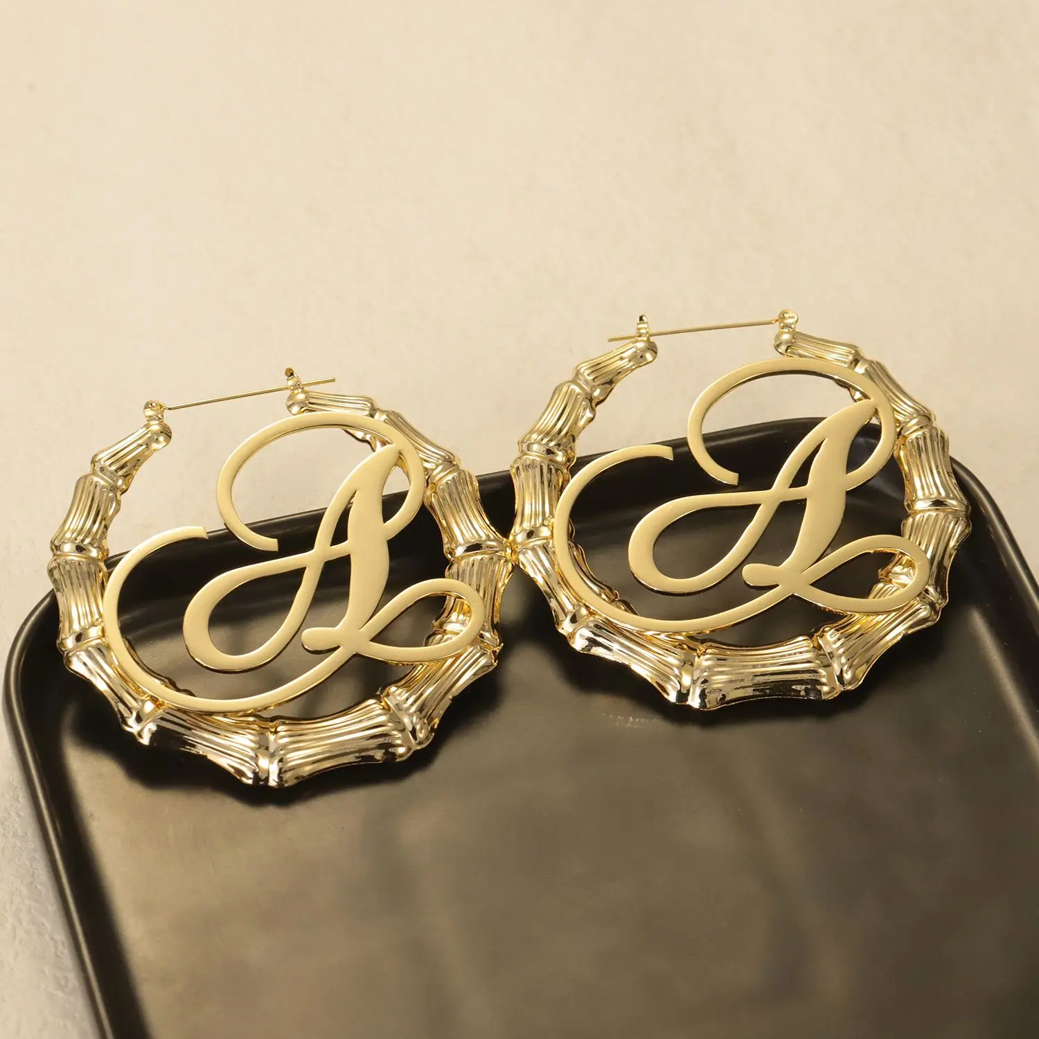 

Индивидуальные серьги с буквами, серьги-кольца из бамбука, персонализированные серьги с буквами инициала, женская бижутерия, праздничный подарок для девушки