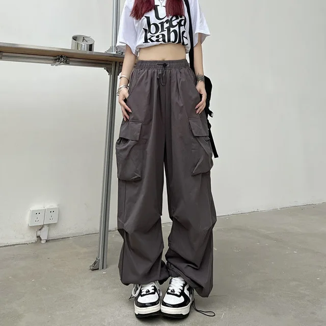 Fashionable and functional cargo pants for women