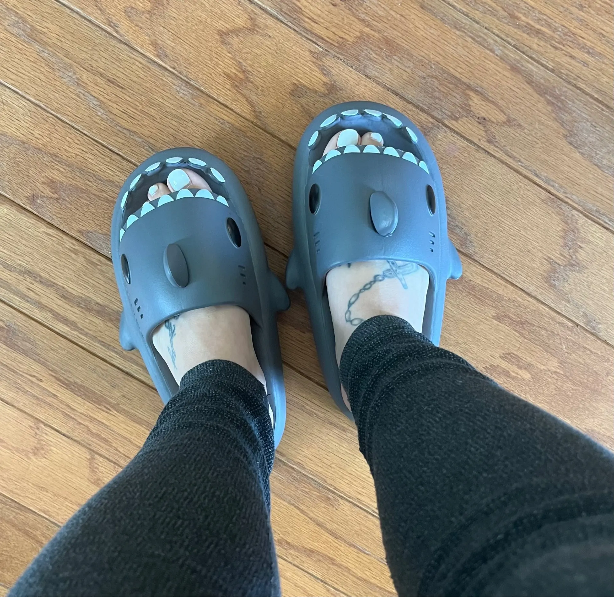 Summer Home Women Shark Slippers Anti-skid EVA Solid Color Couple Parents Outdoor Cool Indoor Household Funny Shoes photo review