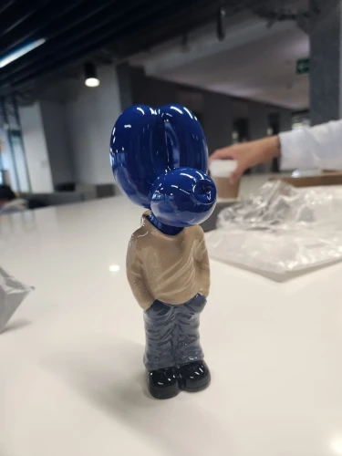 Pocket Balloon Dog: Whimsical Street Art for Home or Office photo review