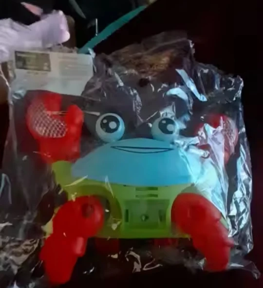 Brinquedo Caranguejo Fujão Musical Som Luz E Movimento photo review