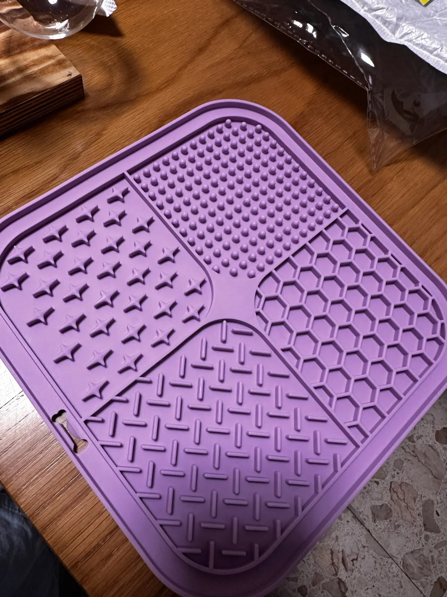Pet Licking Mat Silicone Pet Food Suction Cup Slow Feeding Mat