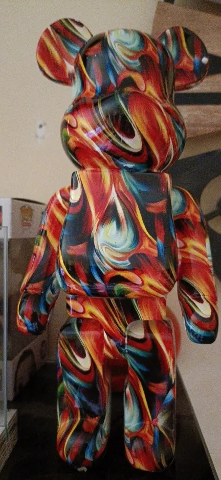 Urban Chic: 27cm Graffiti Bear Figurine - A Modern Artistic Touch for Home Décor photo review