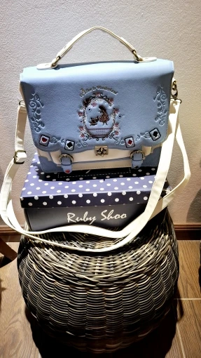 Alice In Wonderland Shoulder Bags axes femme vintage student