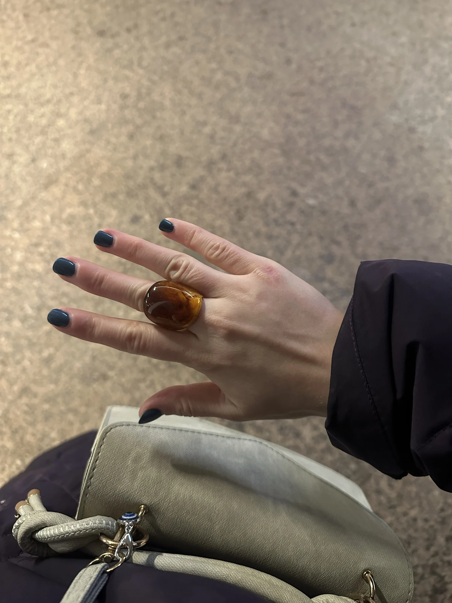 Holzring mit Harz & Blumenmotiv