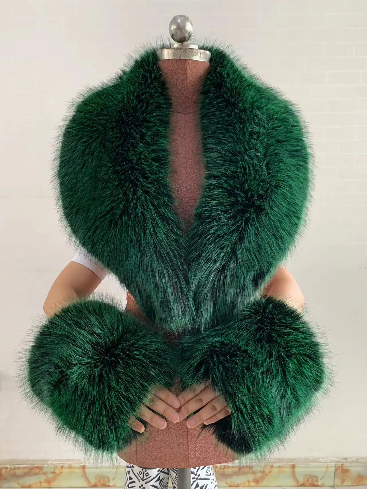 

Large Winter Faux Fox Fur Scarf Women Jackets Warm Fluffy Shawl Fashion Artificial Fur Collar And Cuff Set Fluffy Scarves