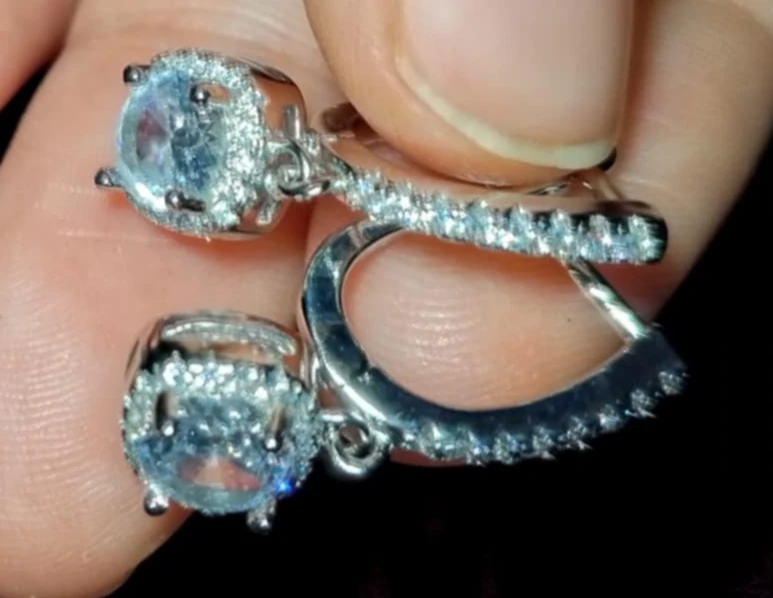 2CT Moissanite Huggie Hoop Earring photo review