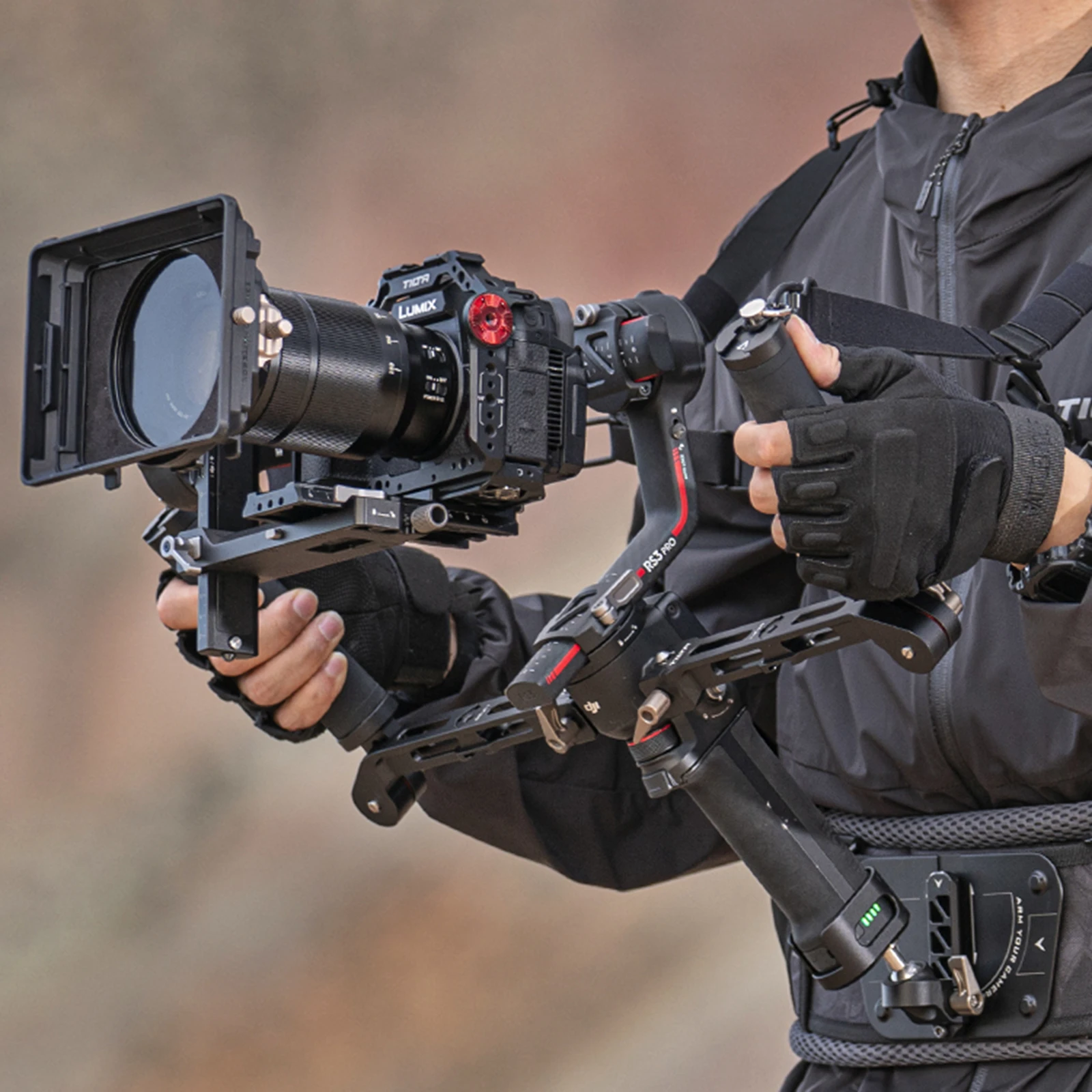 TILTA 軽量ジンバルサポートベストRS2、RSC2、RS3、RS3 Pro用 Amazon | TILTA 軽量デュアル ハンドル ジンバル サポート