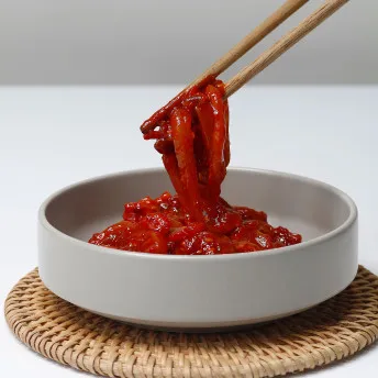 풍부한 맛과 영양가를 즐기세요: 오징어젓갈과 낙지젓갈 콤보