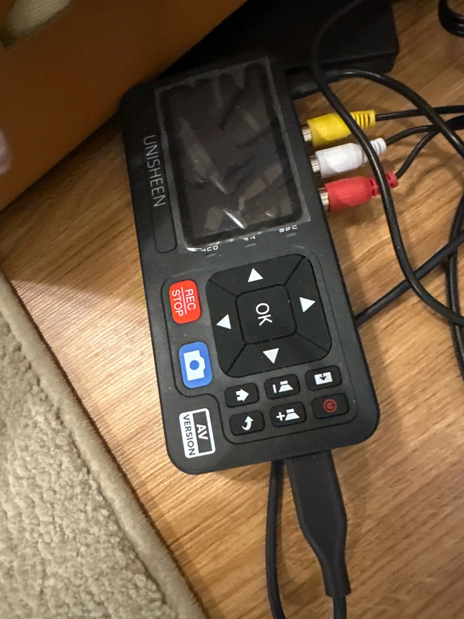 UNISHEEN UR230A Analog CVBS RCA SVideo Camera USB Tape VCR VHS Capture Card Box MP3 Video Recoder photo review