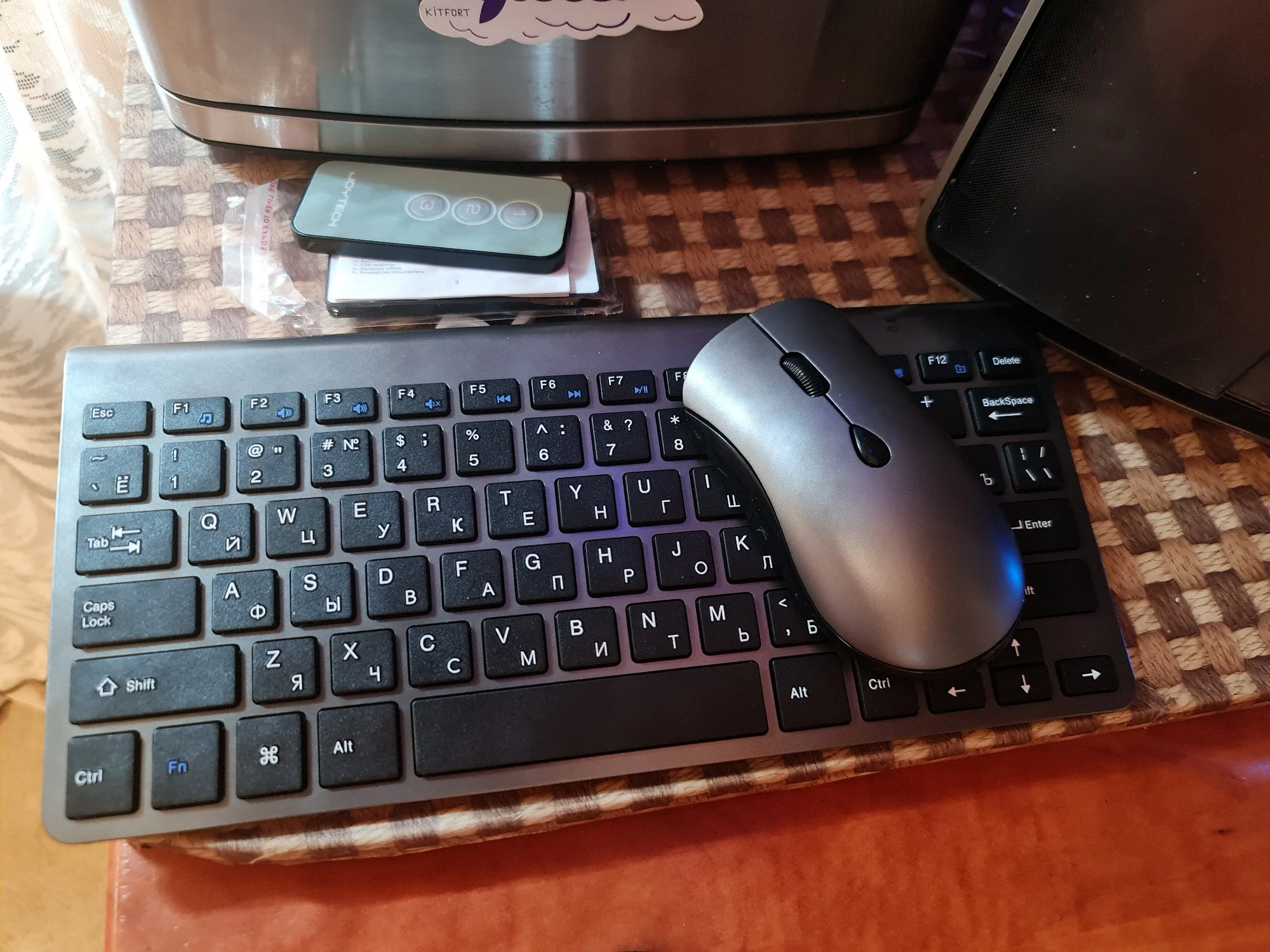 Multilingual Wireless Keyboard and Mouse Combo photo review