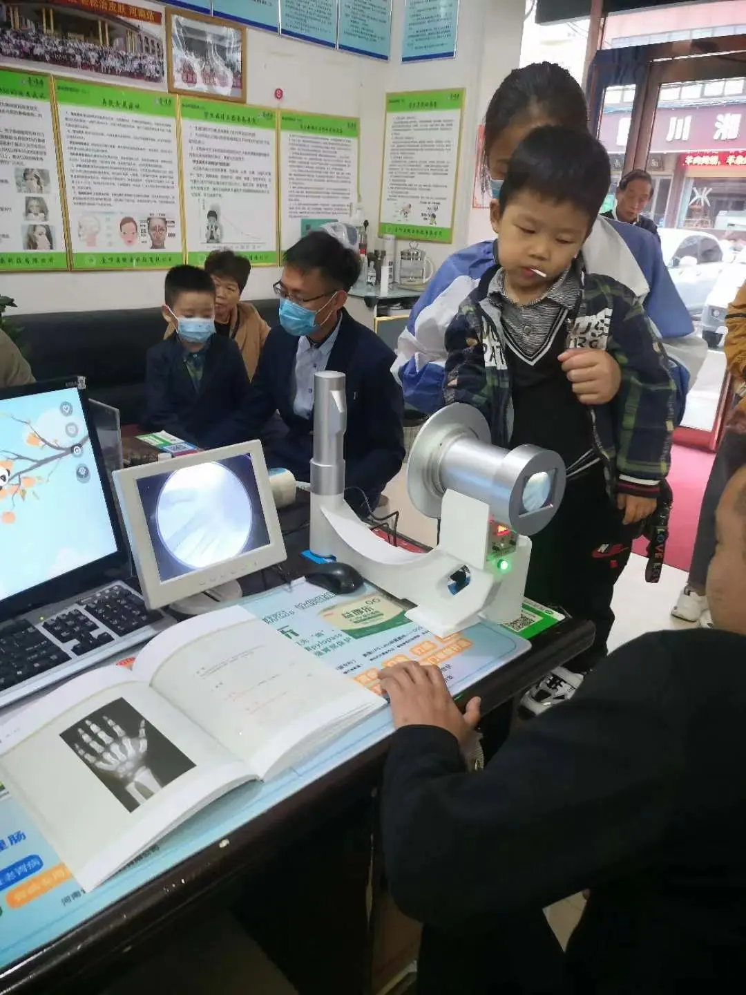Portable Handheld Small X Ray Digital Fluoroscopy Machine Promotional price portable fluoroscopy for animals with 15 "LCD screen