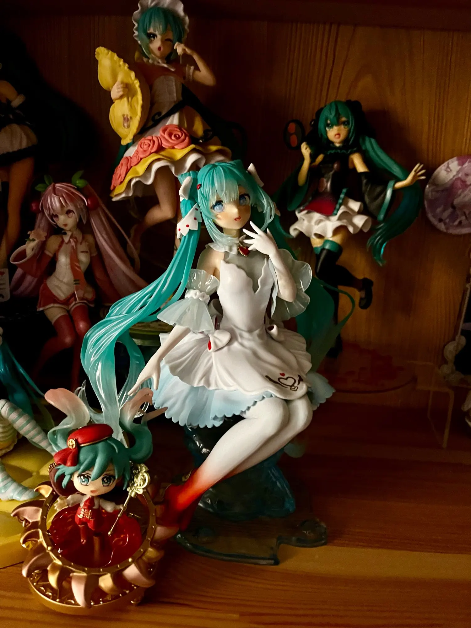 初音ミク　フィギュア　クリオネ　１８個 Amazon.co.jp: 初音'ミク EVOLVE Clearluxe-クリオネ- フィギュア