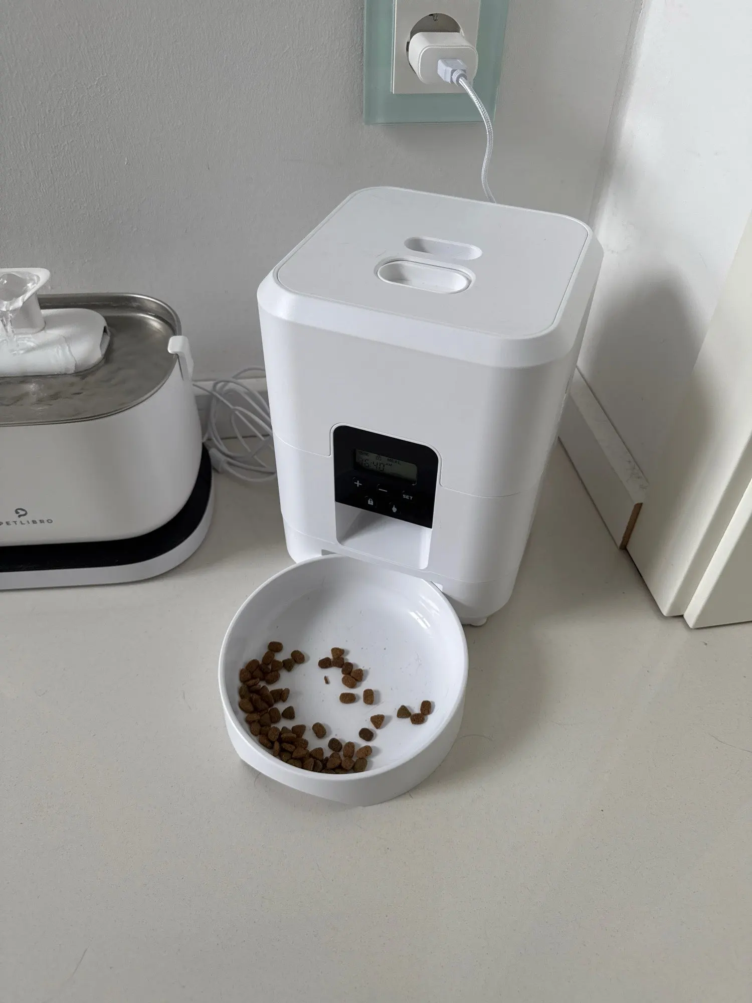 Smart Pet Feeder Automatic Cat Feeder Dog Slow Food Machine photo review