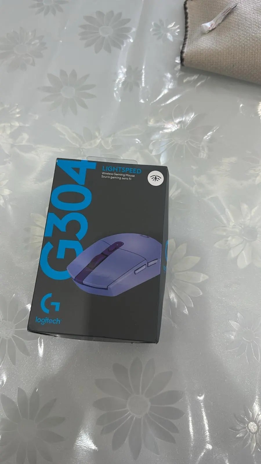 Logitech G304 Lightspeed Wireless Mouse 12K DPI 6 Buttons photo review