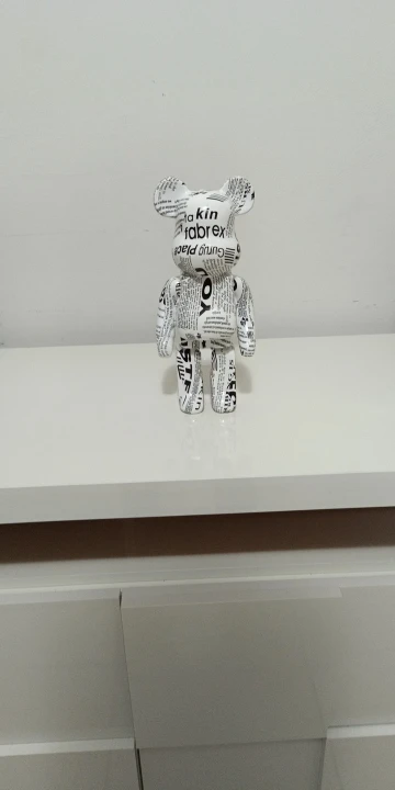 Urban Chic: 27cm Graffiti Bear Figurine - A Modern Artistic Touch for Home Décor photo review