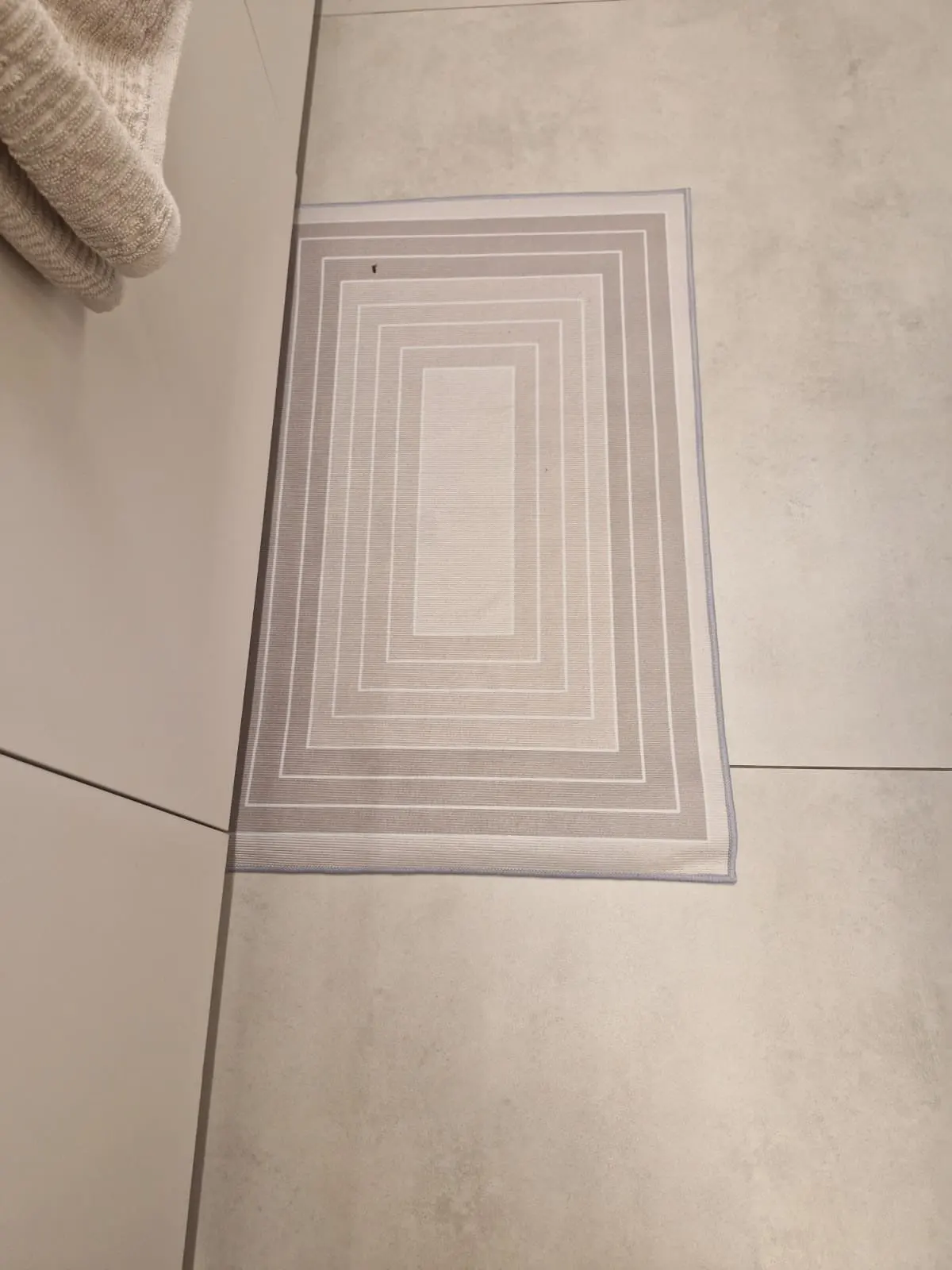 Ultra-Absorbent Anti-Slip Bathroom Mat for Home and Outdoor photo review