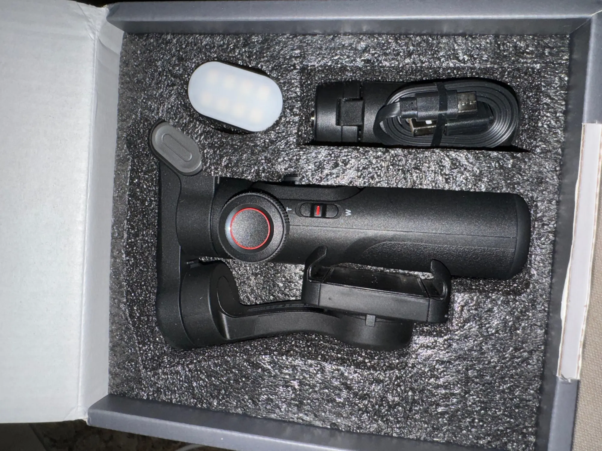AOCHUAN 3-Axis Handheld Stabilizer for Smartphone photo review