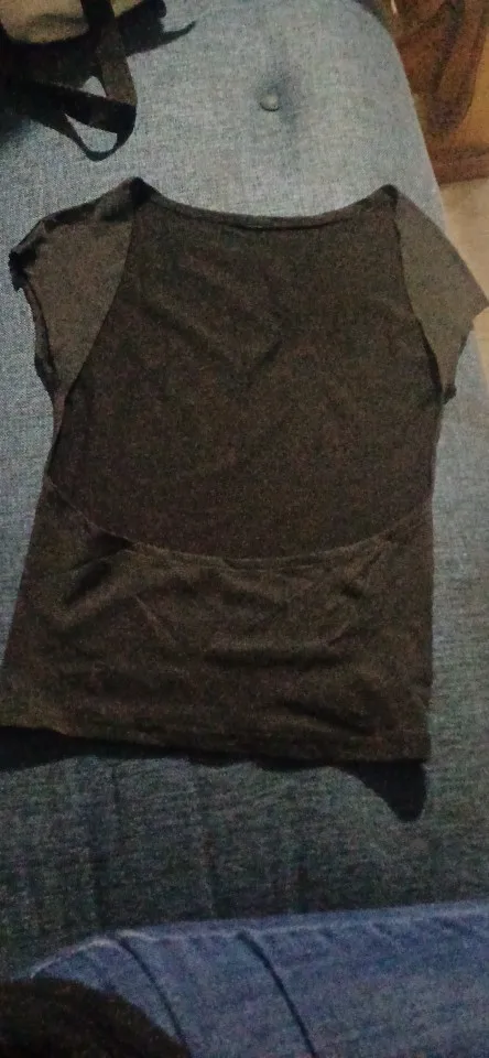 Backless Black Crop Top - Slim Fit Summer Tee with O-Neck Design photo review