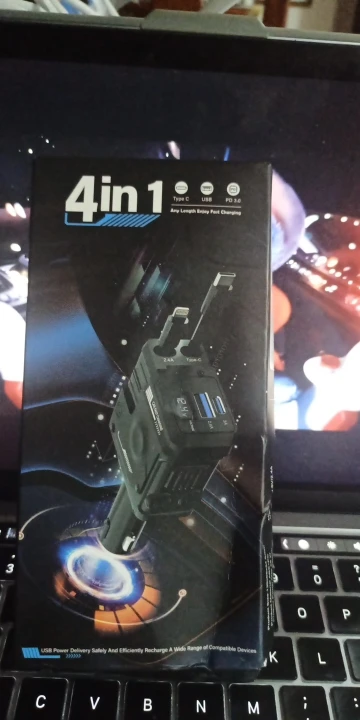 Chargeur Allume-Cigare 4-en-1 Rétractable (120W) : Station de Charge Rapide avec Câbles Intégrés & Voltmètre