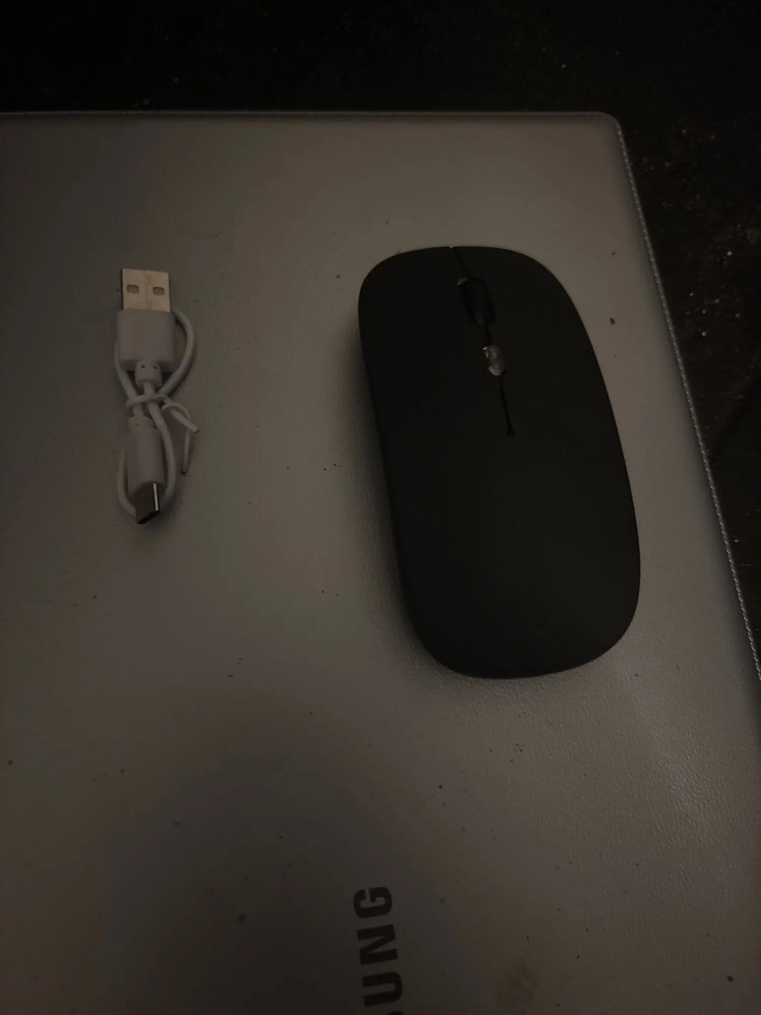 Wireless Bluetooth 2.4GHz RGB Mouse Rechargeable Silent photo review