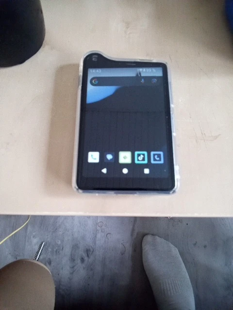 Qin K25 ミニスマホ ブラック 本体 ASCII.jp：手のひらサイズの超小型端末「Qin K25」はキッズフォンを