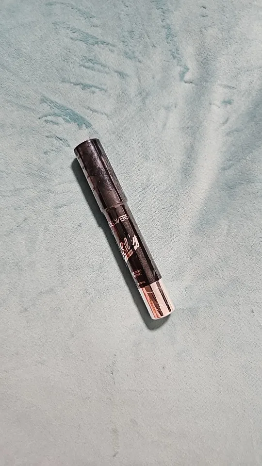 Matte Lipstick Pencil with Waterproof and Non-Stick Technology photo review